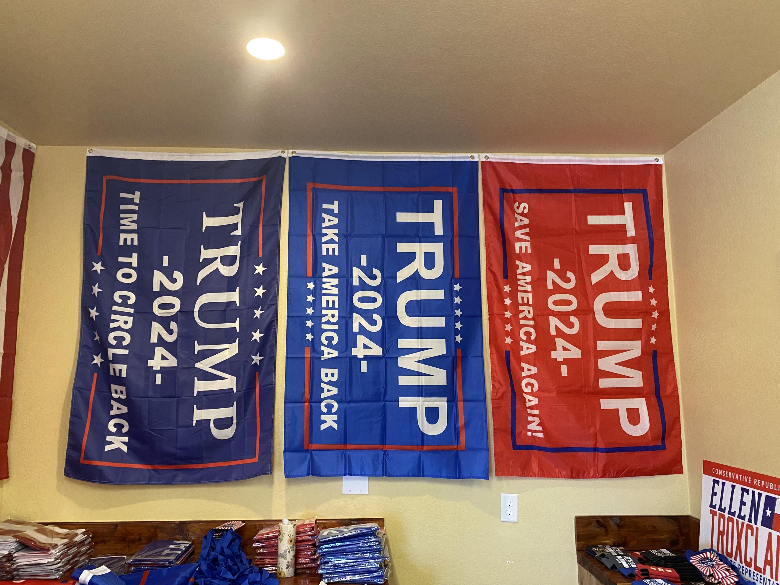 Trump 2024 campaign banners